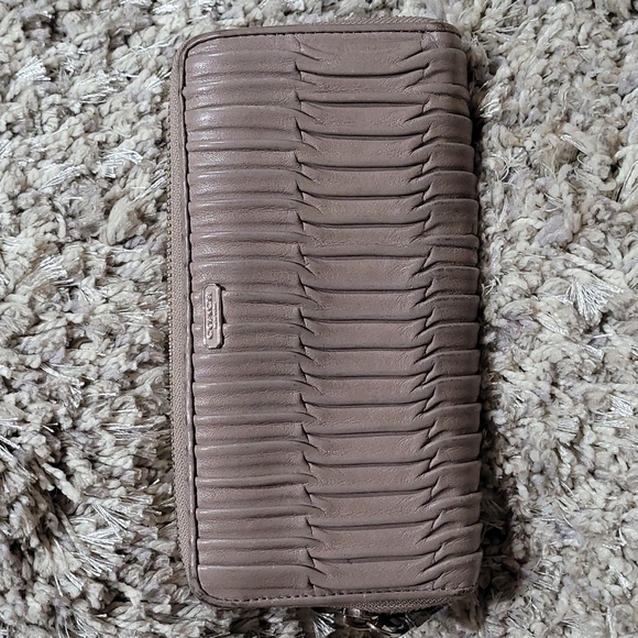 Coach Long Zip Around Wallet In Signature Canvas - Picture 1 of 16